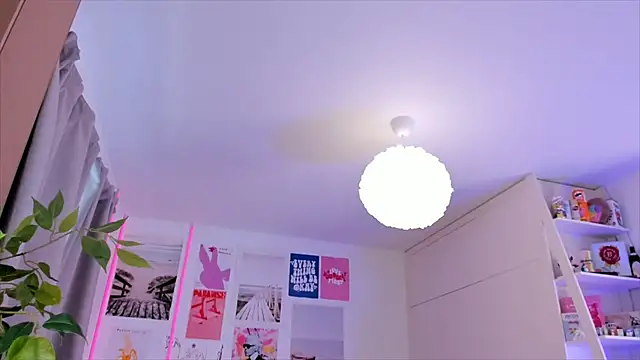 Snapshot of Lily_Young chatting on February 15, 2026, 7:51 am Lily Young online show from February 15, 2026, 7:51 am