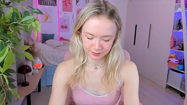 Snapshot of Lily_Young chatting on February 24, 2026, 4:43 am Lily Young online show from February 24, 2026, 4:43 am