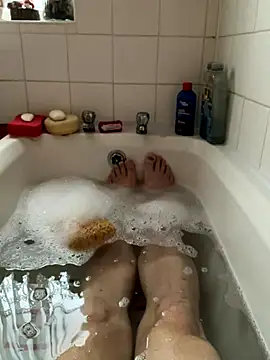 Snapshot of Russell1508 chatting on November 10, 2025, 3:11 pm Russell1508 online show from November 10, 2025, 3:11 pm