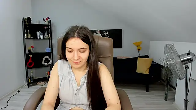 Snapshot of MelissaWiliam chatting on December 17, 2024, 12:00 pm MelissaWiliam online show from December 17, 2024, 12:00 pm