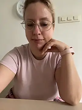 Snapshot of MariaValentine chatting on February 5, 2026, 7:46 am MariaValentine online show from February 5, 2026, 7:46 am