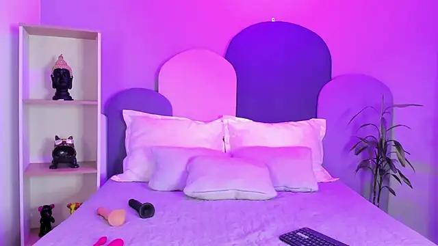 SophieGomez22 online show from February 9, 2026, 11:25 am