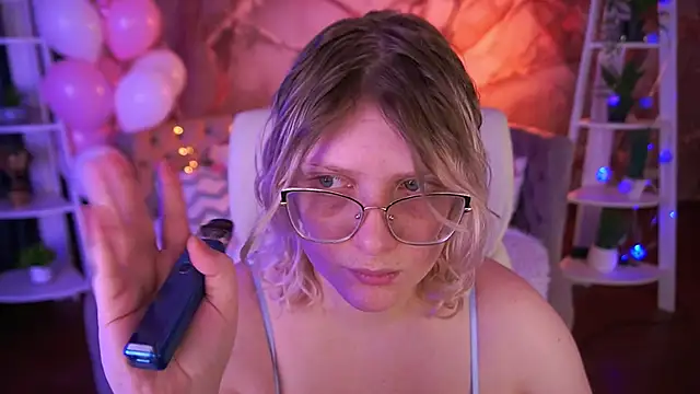 Snapshot of CoolTatis chatting on February 19, 2026, 7:15 am CoolTatis online show from February 19, 2026, 7:15 am