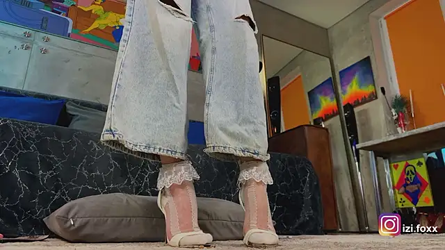 Snapshot of izi-fox chatting on February 8, 2026, 4:43 pm izi-fox online show from February 8, 2026, 4:43 pm