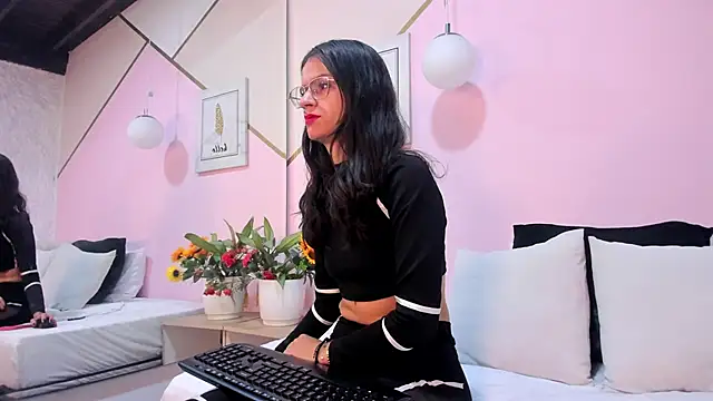 Snapshot of maye_wells chatting on December 24, 2024, 12:55 pm maye wells online show from December 24, 2024, 12:55 pm