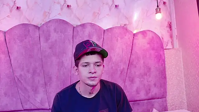 kendalltaylorr online show from December 18, 2025, 12:44 pm