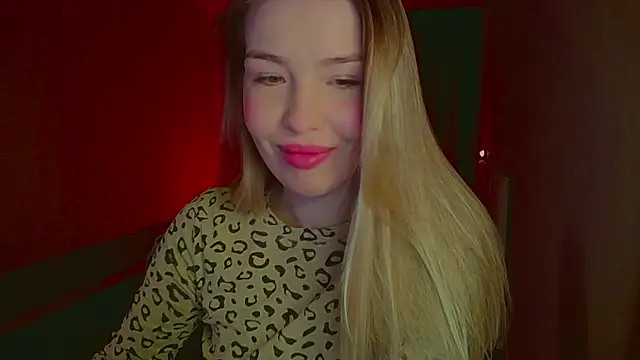 Snapshot of mia_raspberrie chatting on March 17, 2025, 7:15 pm mia raspberrie online show from March 17, 2025, 7:15 pm