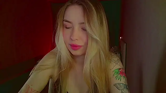 Snapshot of mia_raspberrie chatting on March 22, 2025, 11:09 pm mia raspberrie online show from March 22, 2025, 11:09 pm