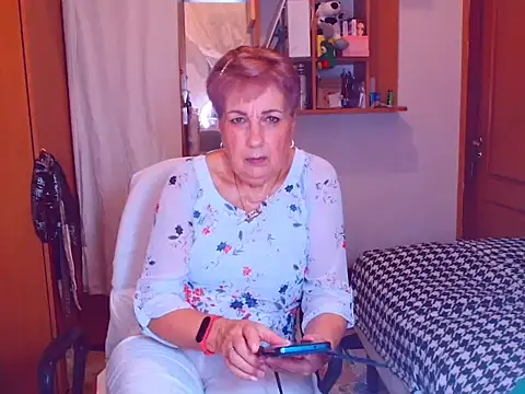 Victoria5643 online show from February 17, 2025, 6:37 pm