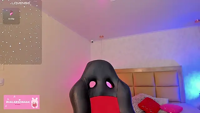 LARSONMIA online show from February 25, 2026, 12:26 pm