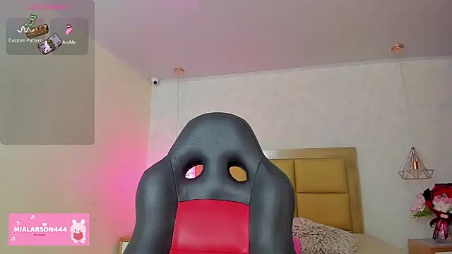 LARSONMIA online show from February 26, 2026, 12:26 pm