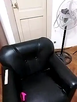 Snapshot of littlebrunett chatting on January 22, 2025, 12:38 pm littlebrunett online show from January 22, 2025, 12:38 pm