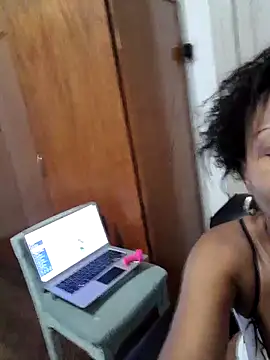 Snapshot of littlebrunett chatting on March 6, 2025, 9:14 am littlebrunett online show from March 6, 2025, 9:14 am