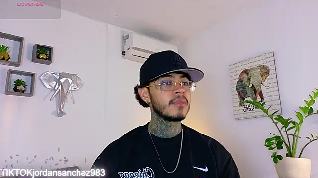 Snapshot of JordanSmiith_ chatting on February 4, 2026, 9:20 pm JordanSmiith online show from February 4, 2026, 9:20 pm