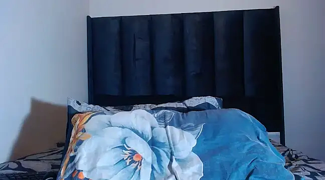 BERNINIBLUSHX89 online show from March 22, 2025, 7:42 pm