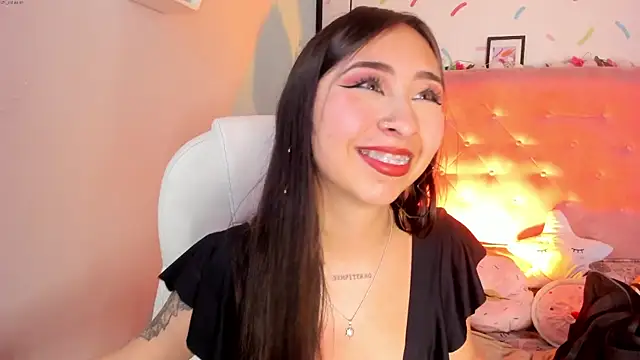 Snapshot of _cloe_martinez chatting on January 24, 2025, 9:47 pm cloe martinez online show from January 24, 2025, 9:47 pm