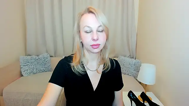 Anny Jey  online show from February 17, 2026, 8:04 pm