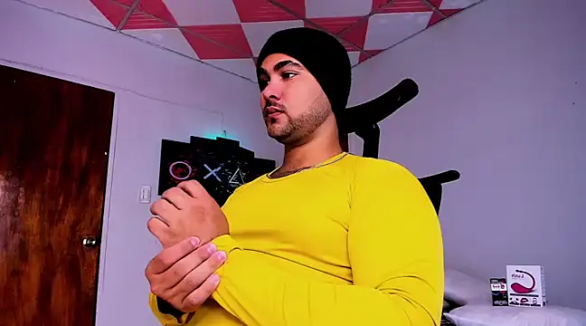 Snapshot of Sebas-hott chatting on January 21, 2025, 3:15 am Sebas-hott online show from January 21, 2025, 3:15 am