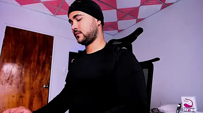 Snapshot of Sebas-hott chatting on February 2, 2025, 3:32 am Sebas-hott online show from February 2, 2025, 3:32 am