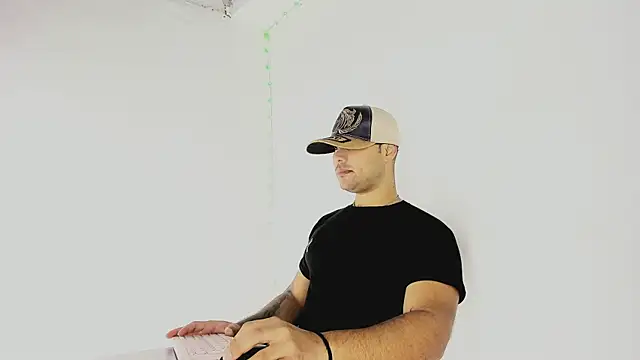 Snapshot of Sebas-hott chatting on September 24, 2025, 10:24 pm Sebas-hott online show from September 24, 2025, 10:24 pm