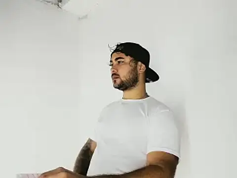 Snapshot of Sebas-hott chatting on October 22, 2025, 10:42 pm Sebas-hott online show from October 22, 2025, 10:42 pm