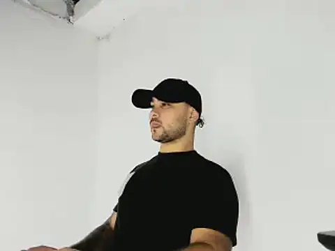 Snapshot of Sebas-hott chatting on October 29, 2025, 10:22 pm Sebas-hott online show from October 29, 2025, 10:22 pm