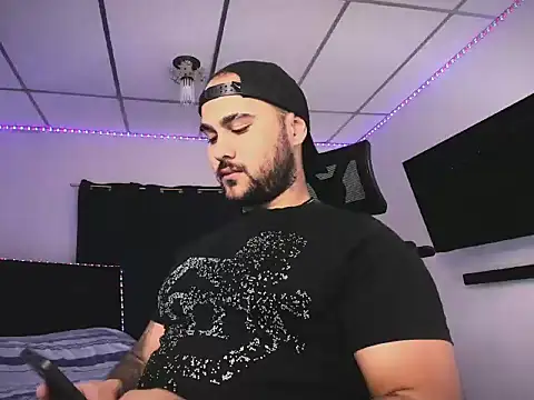 Snapshot of Sebas-hott chatting on February 14, 2026, 11:45 pm Sebas-hott online show from February 14, 2026, 11:45 pm