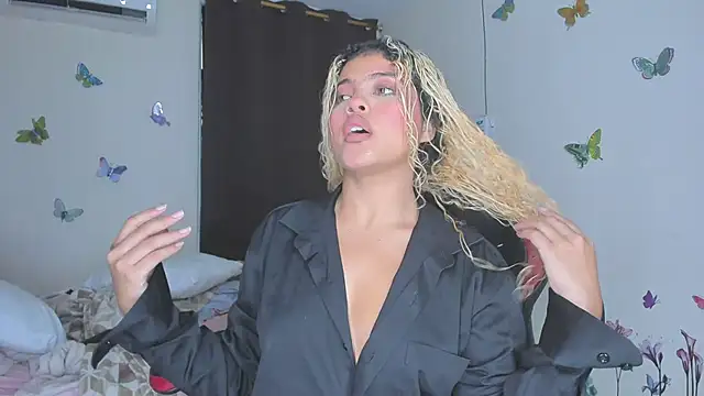 sofiacastillo01 online show from November 24, 2025, 1:11 pm