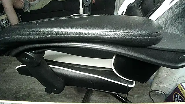 Snapshot of Hellojeremy chatting on January 11, 2025, 12:01 am Hellojeremy online show from January 11, 2025, 12:01 am