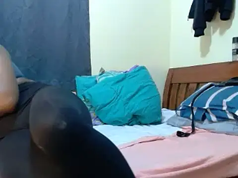 Snapshot of Sweet_choc chatting on March 6, 2025, 4:38 pm Sweet choc online show from March 6, 2025, 4:38 pm