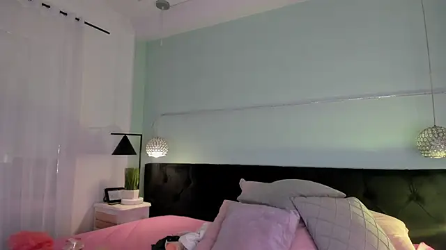 EvaaStevens online show from March 11, 2025, 11:44 am