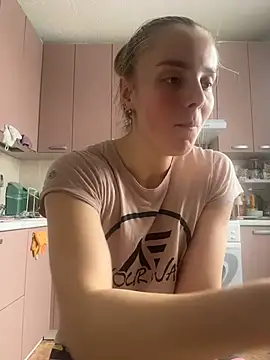 Snapshot of AlisaKissss chatting on February 2, 2026, 9:30 am AlisaKissss online show from February 2, 2026, 9:30 am