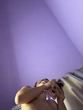 Snapshot of emiss_ chatting on February 16, 2026, 4:14 pm emiss online show from February 16, 2026, 4:14 pm