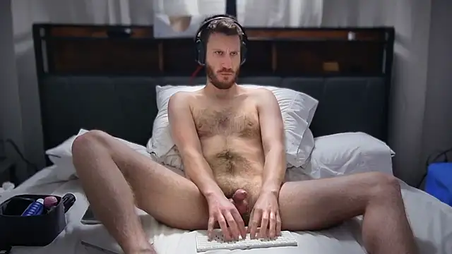 Snapshot of SpunDaddiesBoi chatting on December 24, 2024, 8:11 am SpunDaddiesBoi online show from December 24, 2024, 8:11 am