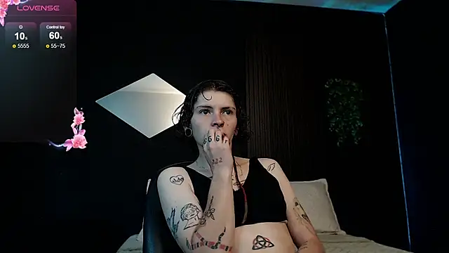 Snapshot of pretty_cristal69 chatting on February 13, 2026, 12:56 pm pretty cristal69 online show from February 13, 2026, 12:56 pm