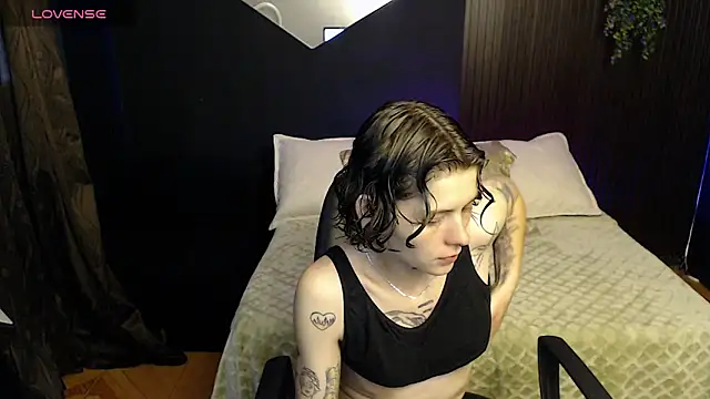 Snapshot of pretty_cristal69 chatting on February 19, 2026, 11:50 am pretty cristal69 online show from February 19, 2026, 11:50 am