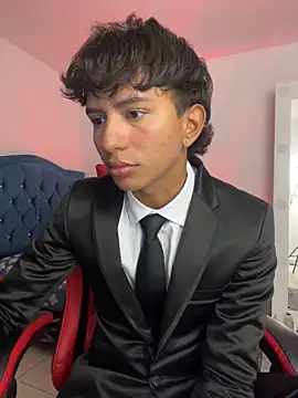 Leonarrrd 01 online show from November 24, 2025, 11:04 pm