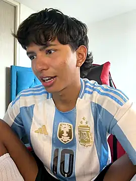 Leonarrrd 01 online show from December 2, 2025, 8:26 pm