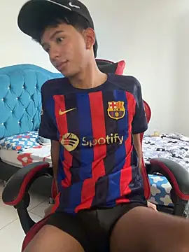 Leonarrrd 01 online show from December 19, 2025, 9:55 pm