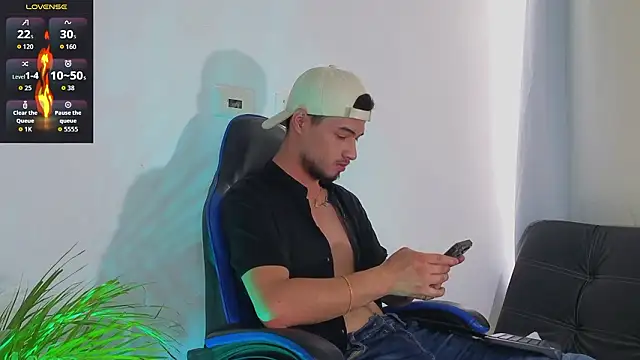 EdwardRoss  online show from February 23, 2026, 9:01 pm