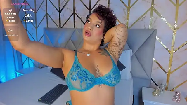 Snapshot of Arianabromw chatting on December 5, 2024, 8:11 pm Arianabromw online show from December 5, 2024, 8:11 pm