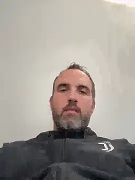 leon3875 online show from February 26, 2026, 3:22 pm