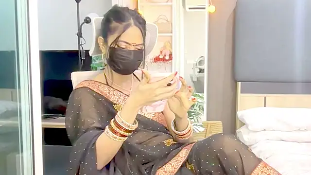 Snapshot of Monalisadon018 chatting on January 17, 2026, 5:49 pm Monalisadon018 online show from January 17, 2026, 5:49 pm