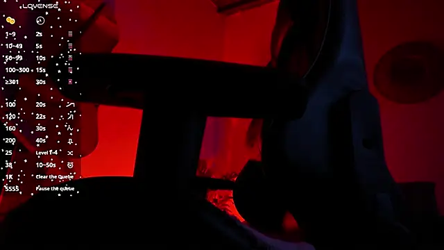 Snapshot of laura-hills18 chatting on February 9, 2026, 12:31 pm laura-hills18 online show from February 9, 2026, 12:31 pm