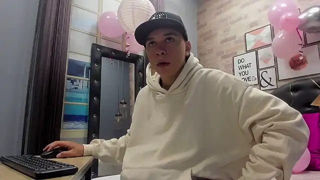 Rhaegal hot online show from February 8, 2025, 1:33 pm