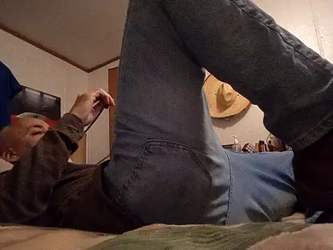 Xoc8  online show from March 3, 2025, 6:33 pm