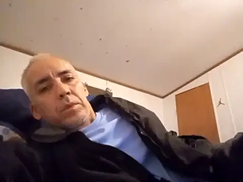 Xoc8  online show from March 7, 2025, 8:13 am