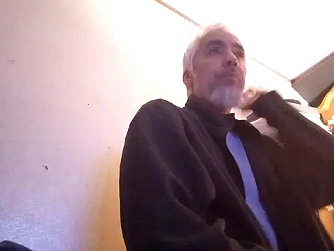 Xoc8  online show from September 24, 2025, 4:27 am