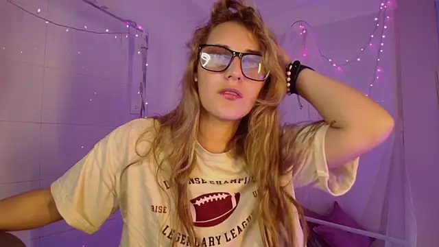 Snapshot of Giia_paiige18 chatting on February 3, 2026, 10:37 pm Giia paiige18 online show from February 3, 2026, 10:37 pm