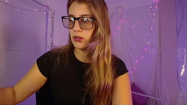 Snapshot of Giia_paiige18 chatting on February 13, 2026, 1:40 pm Giia paiige18 online show from February 13, 2026, 1:40 pm